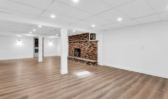 76 Maple St, Beachwood, NJ 08722