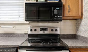 916 Audubon Pkwy, Audubon Park, KY 40213