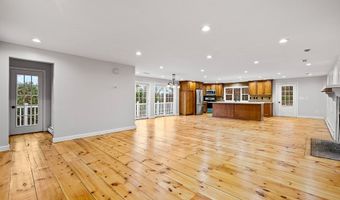 853 Oxford St S, Auburn, MA 01501