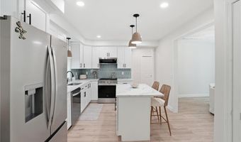 72 Wilbur Rd, Lincoln, RI 02865