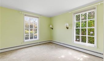 28 S Hill Dr, Cranston, RI 02920