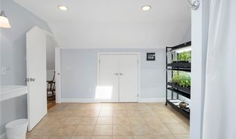 3 Harold St, Newport, RI 02840
