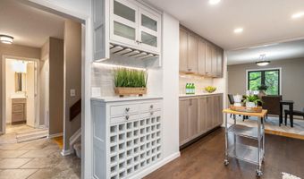 2174 Overlook Ct, Ann Arbor, MI 48103