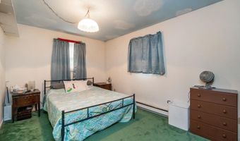 2057 GROVE St, Allentown, PA 18104