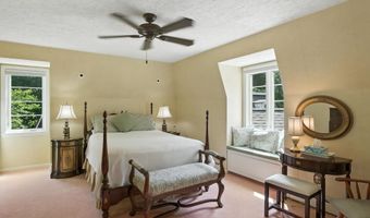 35 Shaw Dr, Bedford, NH 03110