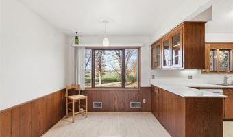 1823 Gramsie Rd, Arden Hills, MN 55112