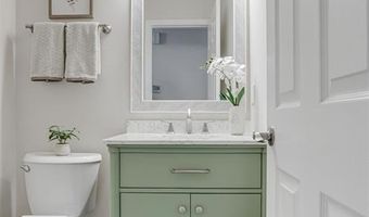 190 Oakbriar Farm Dr, Ballwin, MO 63021