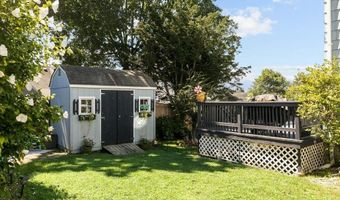 41 Perry Ave, Middletown, RI 02842