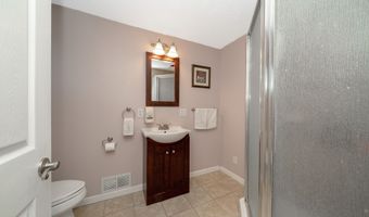 30 Raymond Pl, Cromwell, CT 06416