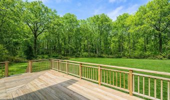 6 Daniels Dr, Danbury, CT 06811