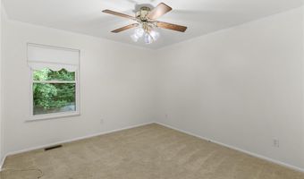 530 Spring Glen Dr, Ballwin, MO 63021