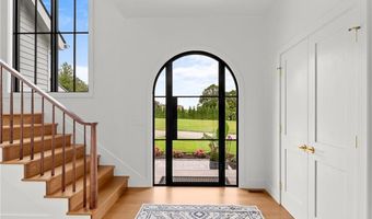 2 Stone Bridge Dr, Middletown, RI 02842