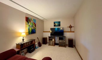 6701 Three Lakes Pkwy, Des Moines, IA 50320