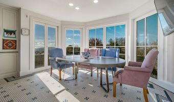 84 Johnsons Point Rd, Branford, CT 06405