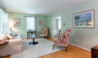 28 Woodland Dr, Amherst, NH 03031