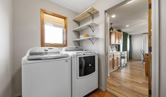 149 Country Club Ct, Anamosa, IA 52205