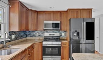 18 Nolan Dr, Bloomfield, CT 06002