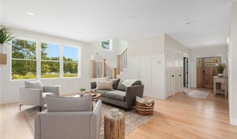5 Braeburn Cir, Cranston, RI 02921