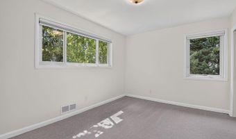 6008 BENALDER Dr, Bethesda, MD 20816