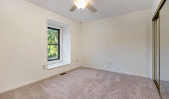 2174 Overlook Ct, Ann Arbor, MI 48103