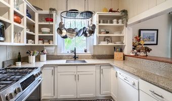 110 17th St, Apalachicola, FL 32320