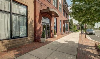 1107 S WALTER REED Dr 302, Arlington, VA 22204
