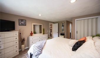 18 Pond Ct B, North Providence, RI 02904