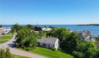 11 Namcook Rd, Narragansett, RI 02882