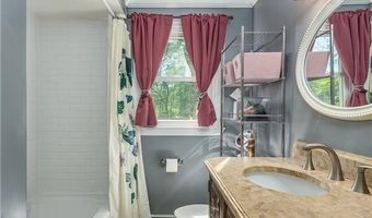 33 Wilbur Rd, Lincoln, RI 02865