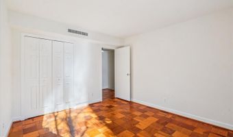 5005 BATTERY Ln #1, Bethesda, MD 20814