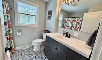 770 Metacom Ave, Bristol, RI 02809