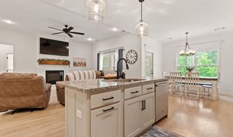 18508 Parkway Pines Dr, Bauxite, AR 72011