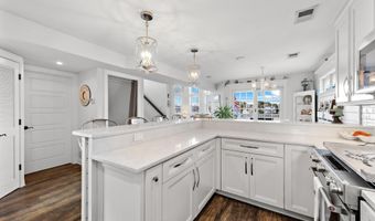 222 7TH St, Beach Haven, NJ 08008