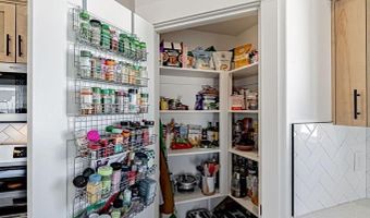 576 Hollow Dr, Ammon, ID 83401