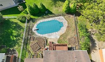 477 Ironwood Dr, Ballwin, MO 63011