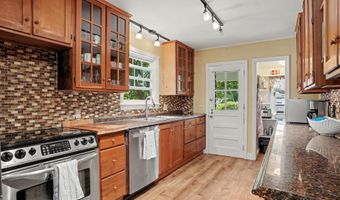 10 Crest Rd, Danbury, CT 06811