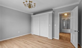 553 Bellevue Ave 14, Newport, RI 02840