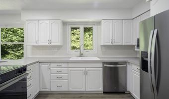 31 Roslyn Dr, Cheshire, CT 06410