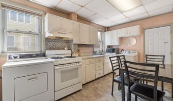 20 E 31st St, Bayonne, NJ 07002