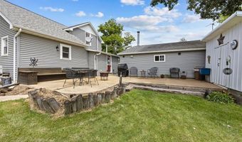 701 E 1st St, Anamosa, IA 52205