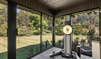 9820 Snow Pointe Dr SE, Alto, MI 49302