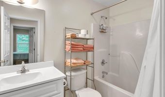 72 Christopher Cir, Alexander City, AL 35010