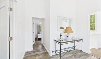 34 Beach Plum Rd, Narragansett, RI 02882