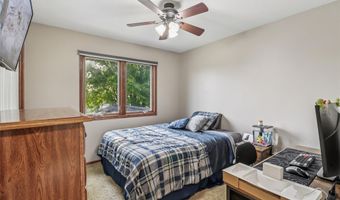 946 11th Ave SE, Altoona, IA 50009