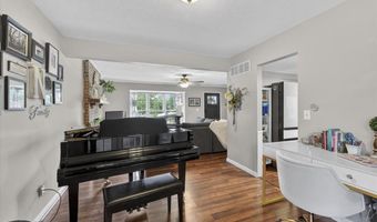 1457 Greenfield Crossing Ct, Ballwin, MO 63021