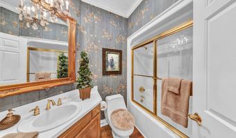 924 Woodcrest Way, Anderson, IN 46012