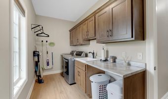201 Thoroughbred Ln, Auburn, IN 46706
