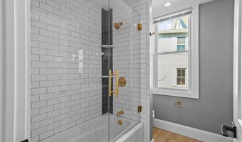 20 Summer St, Newport, RI 02840