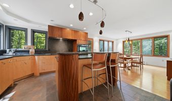 10 Eaton Rd, Amherst, NH 03031