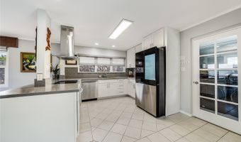 977 Makaiwa St, Honolulu, HI 96816